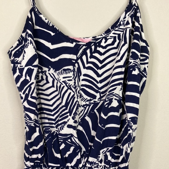 Lilly Pulitzer umbrella print romper with tie belt - Picture 3 of 10